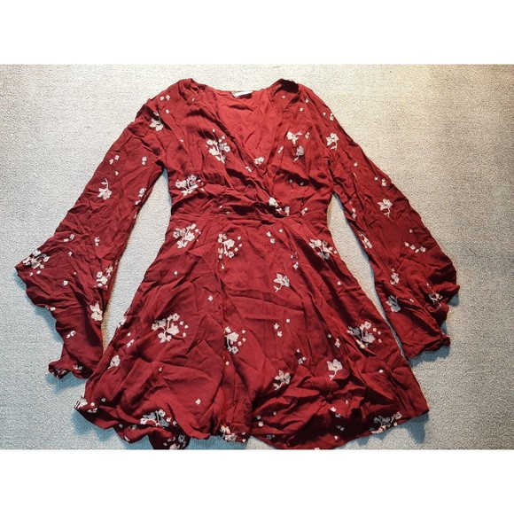 Free People Dresses & Skirts - Free People Womens size 4 Dress Long Sleeve Red Floral Knee length